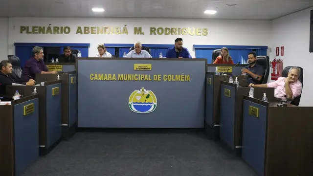 Câmara aprova e o executivo sanciona o Projeto de Lei 01/2025 de autoria do vereador Dhiego Pescone, que garante transporte gratuito aos universitários de Colméia